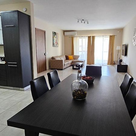 Large Apartment In Marsascala. Sleeps 6 マルサスカーラ エクステリア 写真