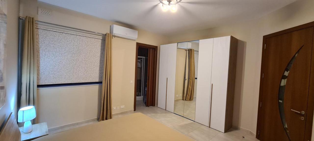 Large Apartment In Marsascala. Sleeps 6 マルサスカーラ エクステリア 写真