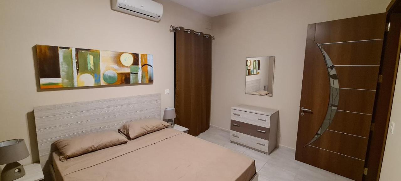 Large Apartment In Marsascala. Sleeps 6 マルサスカーラ エクステリア 写真