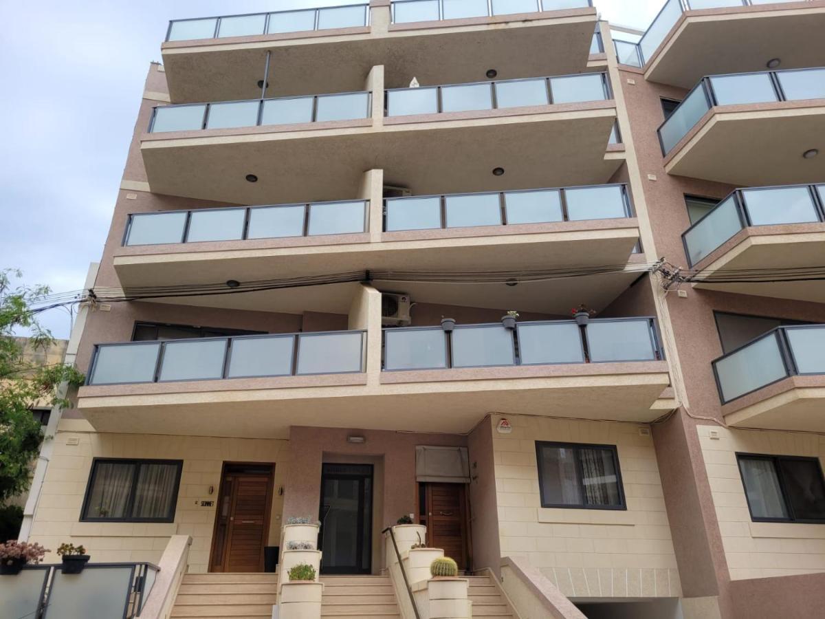 Large Apartment In Marsascala. Sleeps 6 マルサスカーラ エクステリア 写真