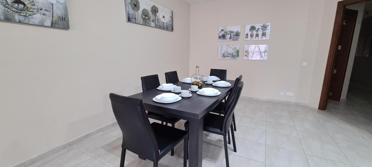 Large Apartment In Marsascala. Sleeps 6 マルサスカーラ エクステリア 写真