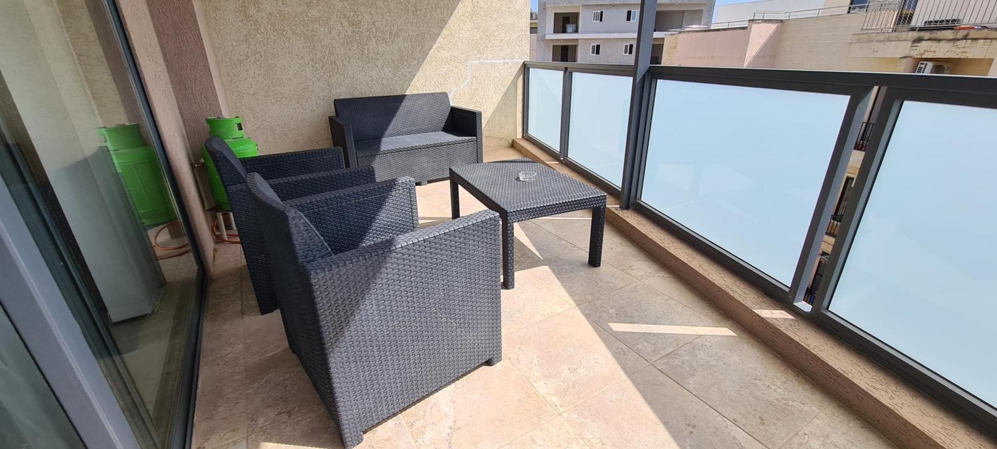 Large Apartment In Marsascala. Sleeps 6 マルサスカーラ エクステリア 写真